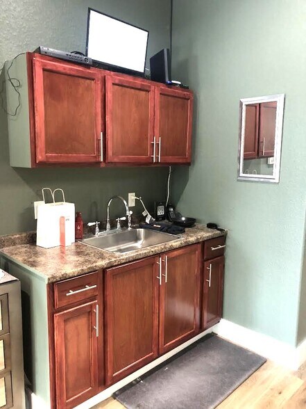 More Photos Of 520 W Colorado St, La Grange Office For Lease
