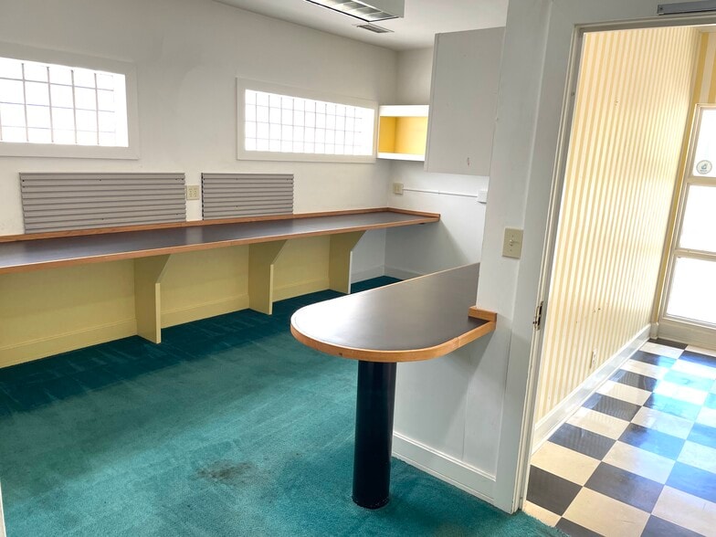 More Photos Of 120 Peters St, Lagrange Office For Sale