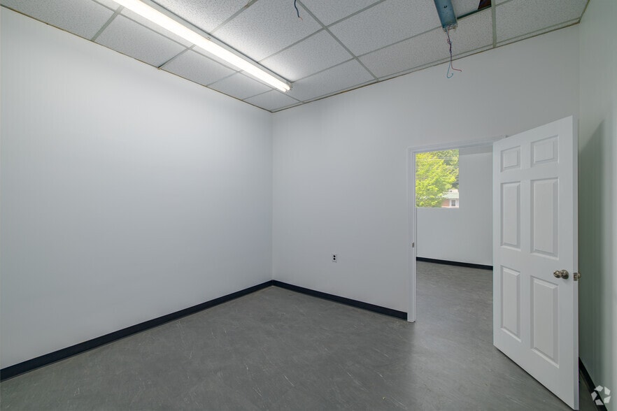 More Photos Of 2700-2740 N Graham St, Charlotte Light Distribution For Lease