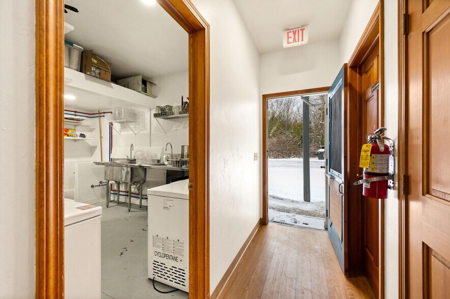 More Photos Of 9331 Spring Rd, Fish Creek Storefront For Sale