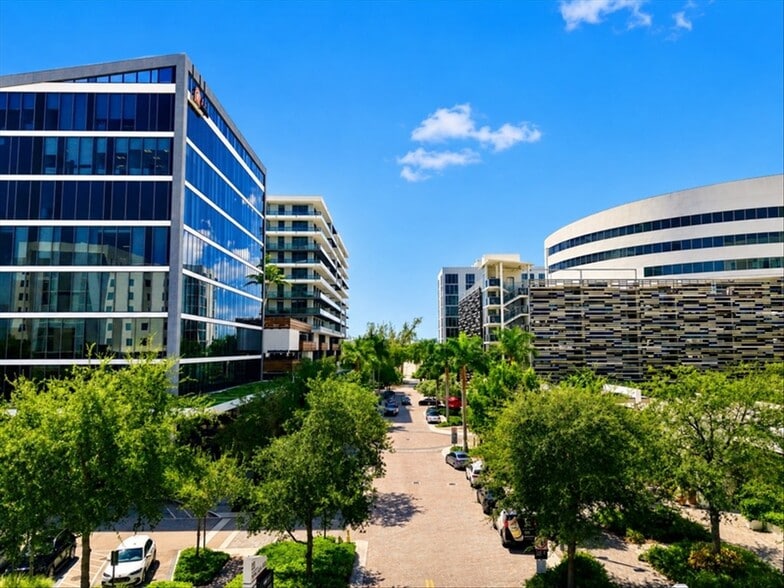 More Photos Of 2920-2950 NE 207th St, Aventura Unknown For Lease