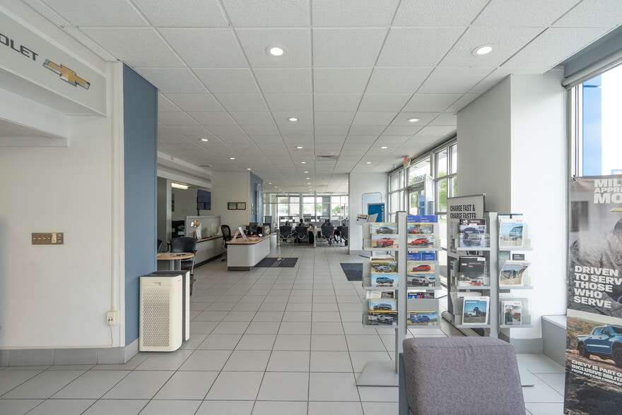 More Photos Of 21800 Gratiot Ave, Eastpointe Auto Dealership For Sale