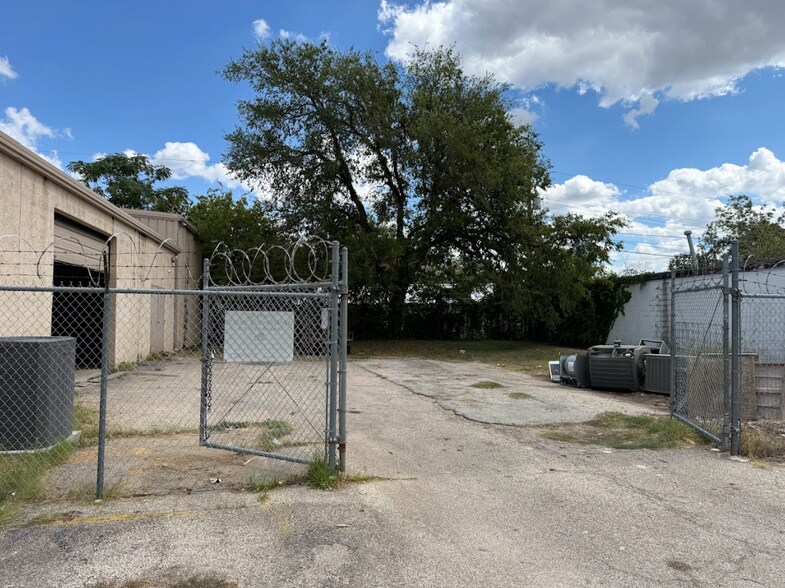 More Photos Of 6733 Burnet Ln, Austin Flex For Lease