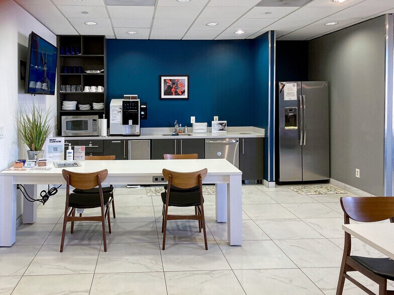 More Photos Of 7150 E Camelback Rd, Scottsdale Coworking Space