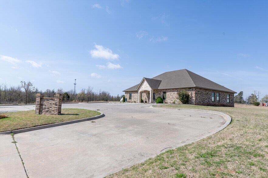 Primary Photo Of 1917 Commerce, Choctaw Office For Sale