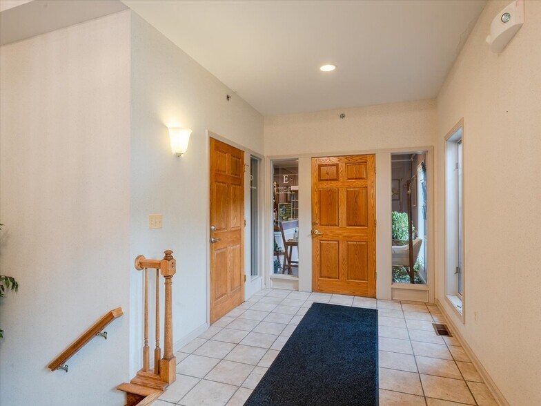 More Photos Of 55 Sullys Trl, Pittsford Office For Lease