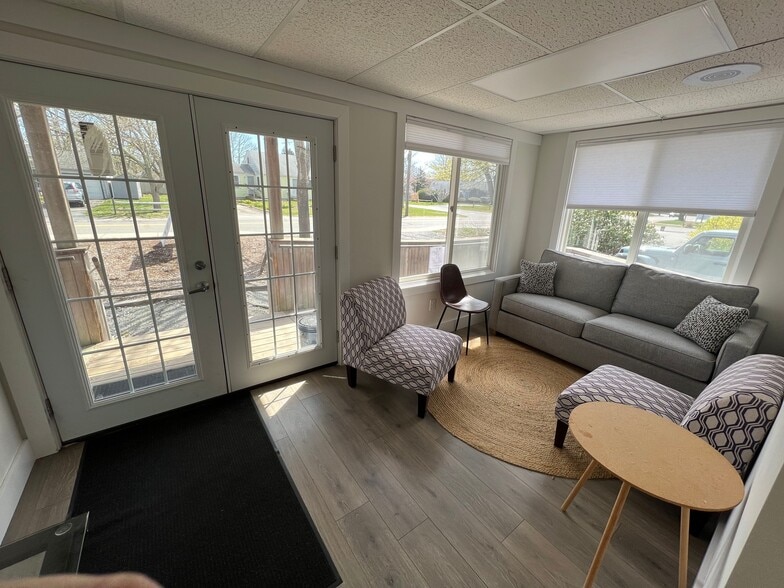 More Photos Of 13 Falmouth Heights Rd, Falmouth Office For Lease