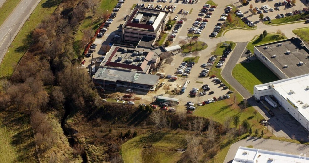 More Photos Of 3385-3400 Dexter Ct, Davenport Medical For Lease