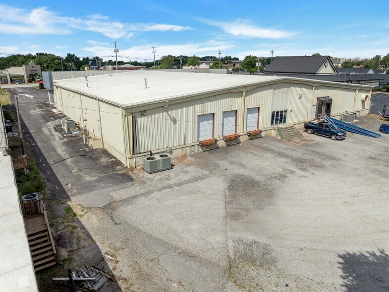 More Photos Of 627 Congaree Rd, Greenville Freestanding For Sale