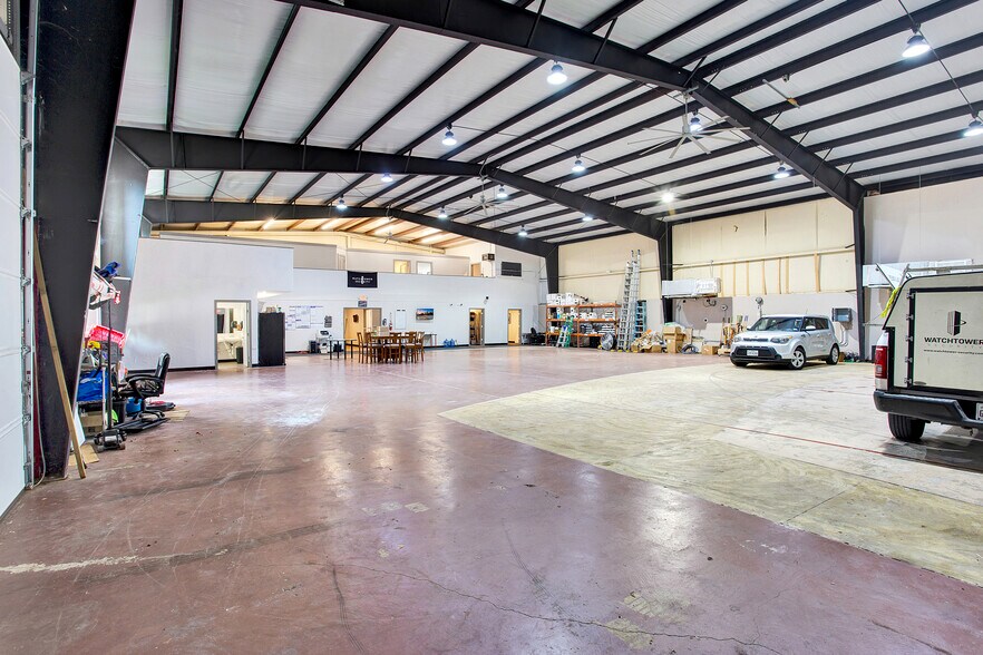 More Photos Of 1300 El Paso St, South Houston Warehouse For Sale