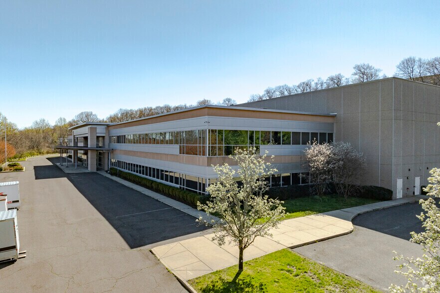 More Photos Of 20 Constitution Blvd S, Shelton Warehouse For Lease