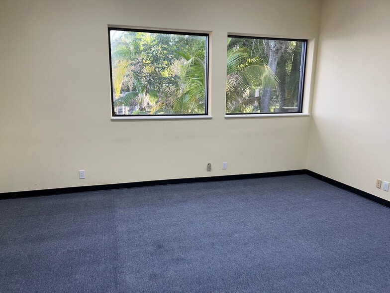 More Photos Of 3120-3131 E Riverside Dr, Fort Myers Research And Development For Lease