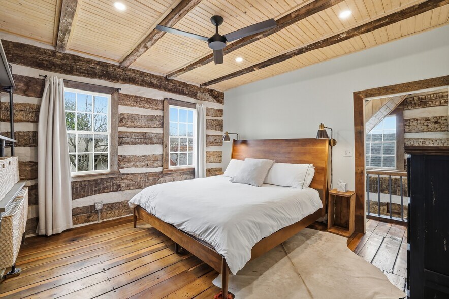 More Photos Of 202 E Walnut St, Danville Specialty For Sale