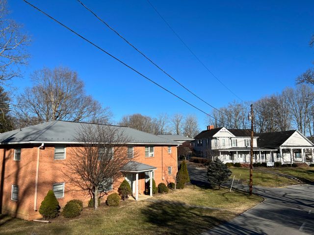 More Photos Of 304 Courtney Dr, Lewisburg Apartments For Sale