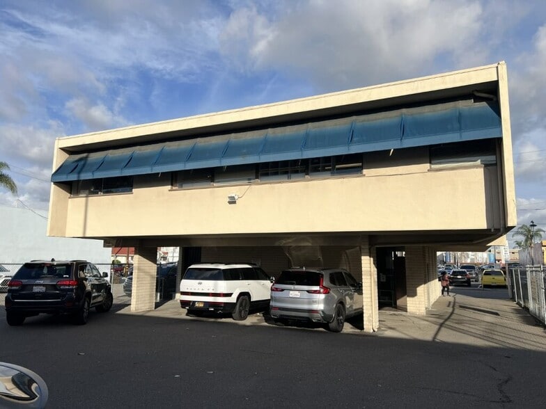 More Photos Of 840 N Birch St, Santa Ana Office For Sale