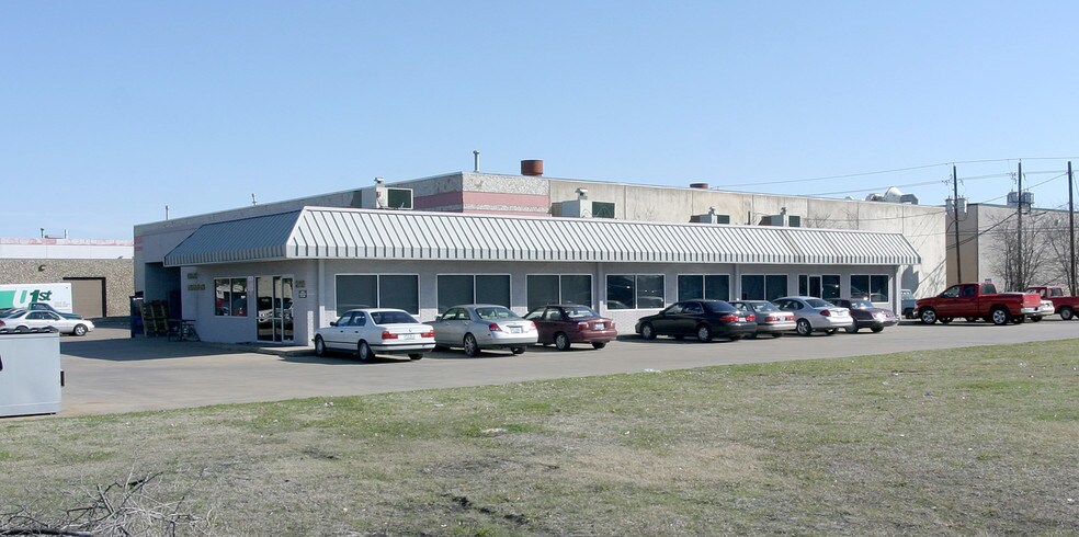 More Photos Of 2410 Executive Dr, Garland Warehouse For Lease