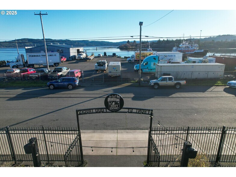 More Photos Of 790 N Bayshore Dr, Coos Bay Freestanding For Sale