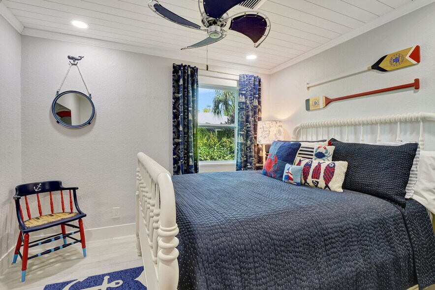 More Photos Of 193 Cocohatchee St, Naples Specialty For Sale