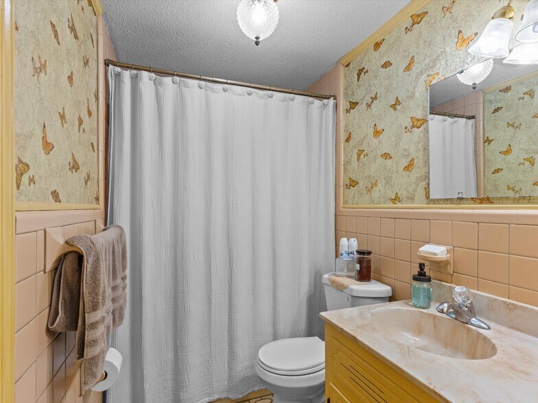 More Photos Of 901 Haven Dr, Dothan Flex For Sale