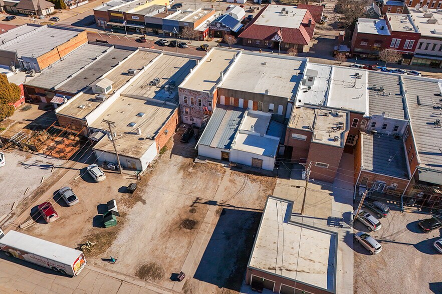 More Photos Of 115 N Main St, Lindsborg General Retail For Sale