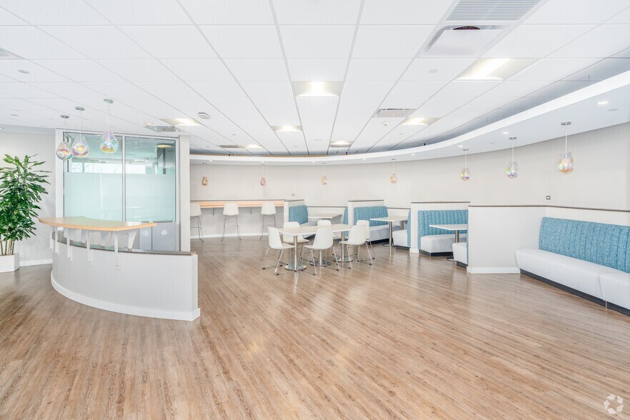 More Photos Of 1930 Innovation Way, Libertyville Manufacturing For Lease