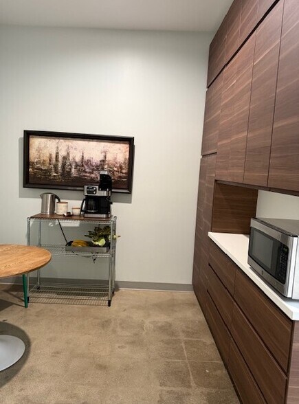 More Photos Of 1407 W Magnolia Blvd, Burbank Coworking Space