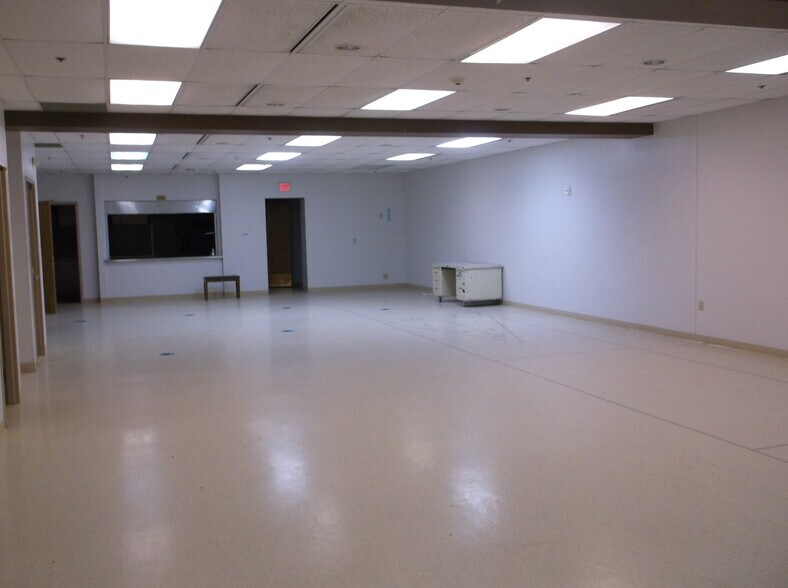 More Photos Of 130 W Larrabee St, Omro Office For Sale