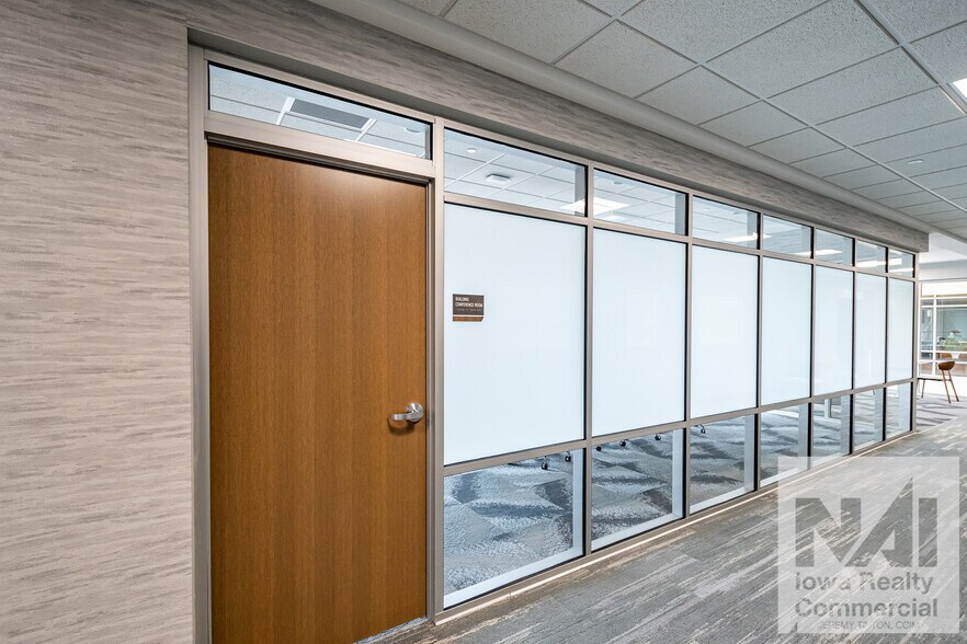 More Photos Of 2769 Heartland Dr, Coralville Office For Sale