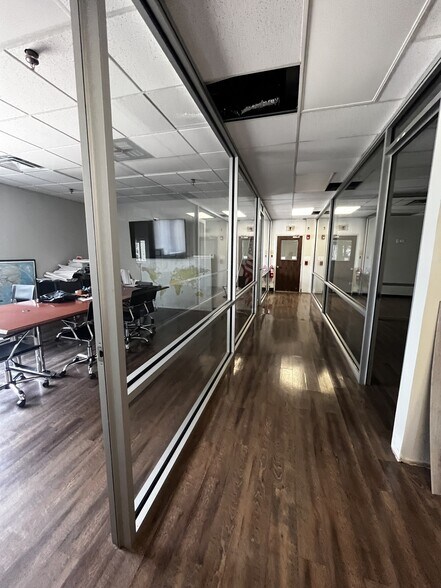 More Photos Of 521 Santa Rosa Dr, Des Plaines Warehouse For Lease