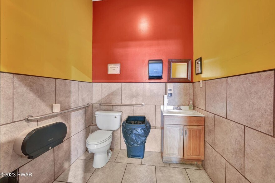 More Photos Of 302 Pennsylvania Ave, Matamoras Restaurant For Sale