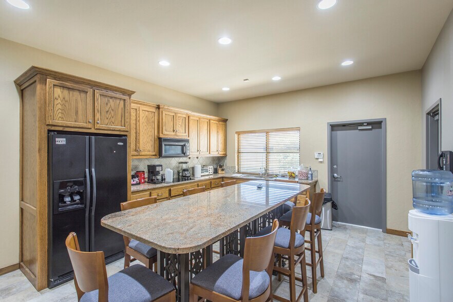 More Photos Of 3101 S Lakeside Dr, Oklahoma City Light Distribution For Lease