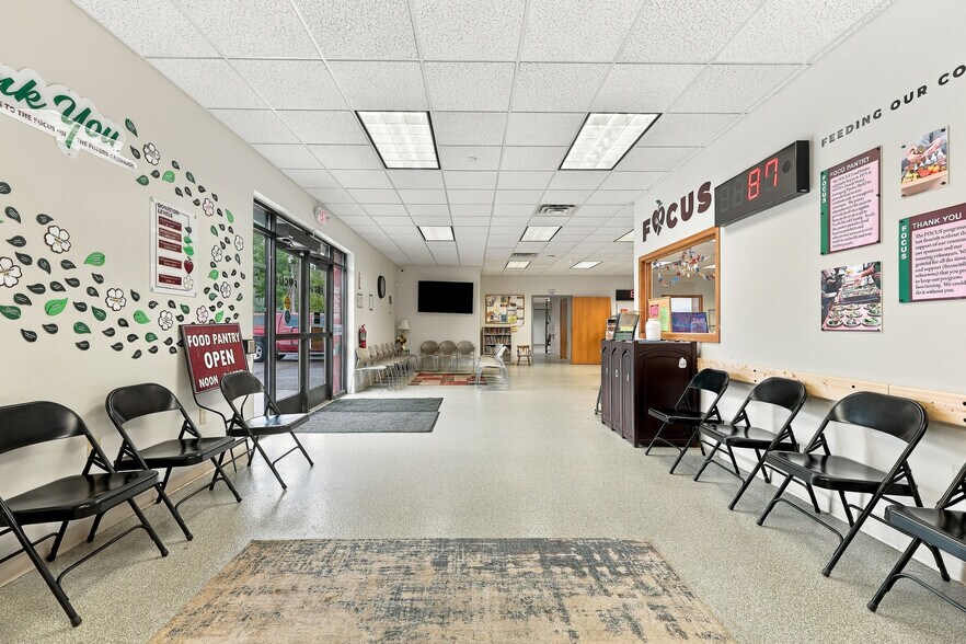 More Photos Of 2321 W Grand Ave, Wisconsin Rapids Office For Sale