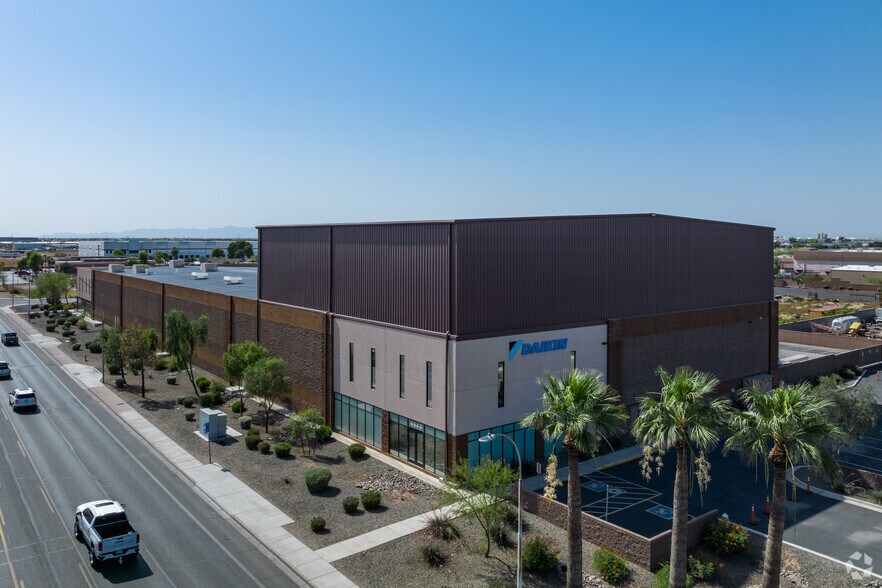 More Photos Of 4940 W Lower Buckeye Rd, Phoenix Manufacturing For Lease