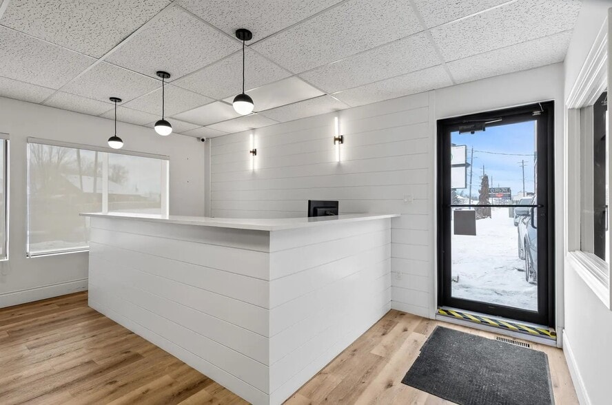 More Photos Of 696 Hamilton Rd, London Office For Lease