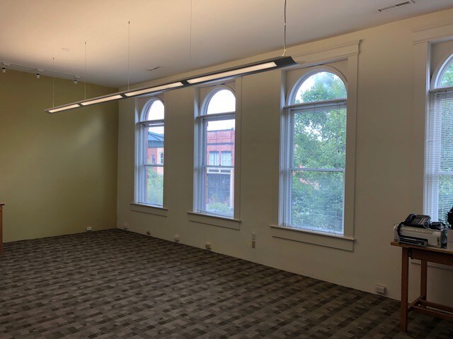 More Photos Of 109 S Main St, Hendersonville Storefront Retail Office For Lease