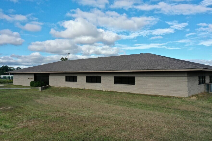 More Photos Of 2900 S Main St, Searcy Office For Sale