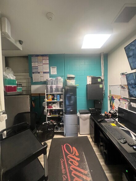 More Photos Of 1395 S Sheridan Blvd, Lakewood Freestanding For Lease
