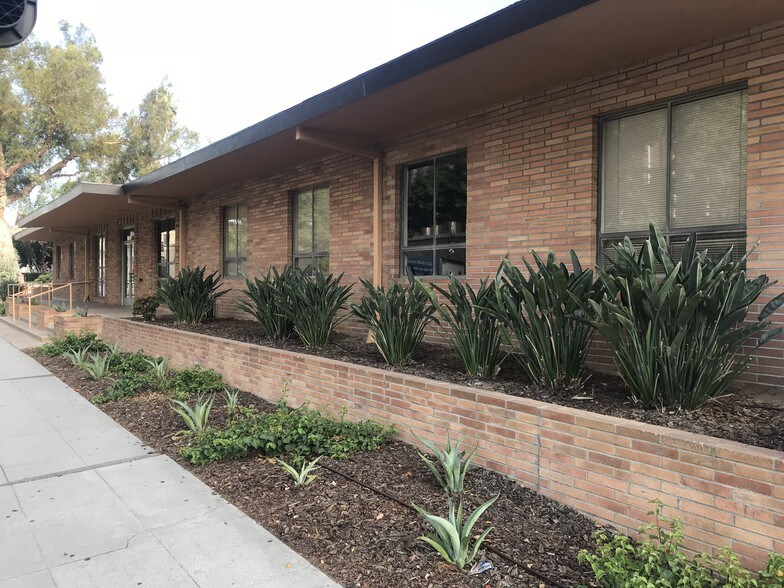 More Photos Of 333 E Walnut St, Pasadena Office For Lease