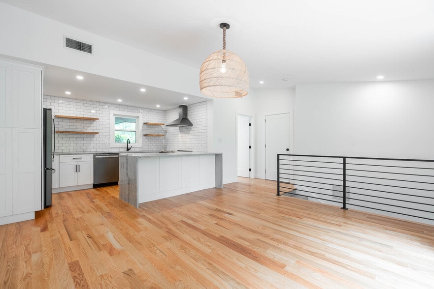 More Photos Of 228 Pattonwood Dr, Southington Multifamily For Sale