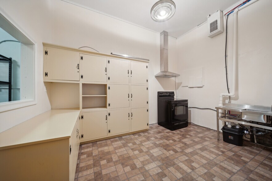 More Photos Of 1203 S Columbia Ave, Tulsa Religious Facility For Sale