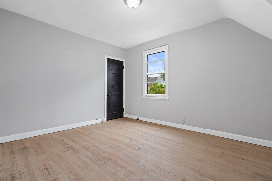 More Photos Of 1322 W Concordia Ave, Milwaukee Multifamily For Sale