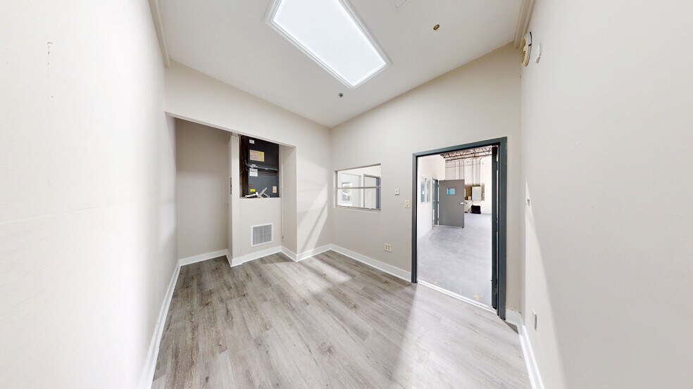 More Photos Of 8007-8115 NW 74th Ave, Miami Warehouse For Lease