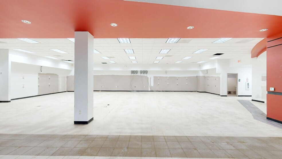 More Photos Of 6514 N Tryon St, Charlotte Freestanding For Lease