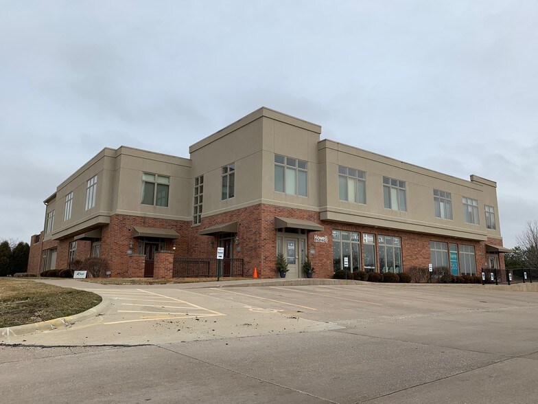 More Photos Of 4927-4947 Utica Ridge Rd, Davenport Office For Sale