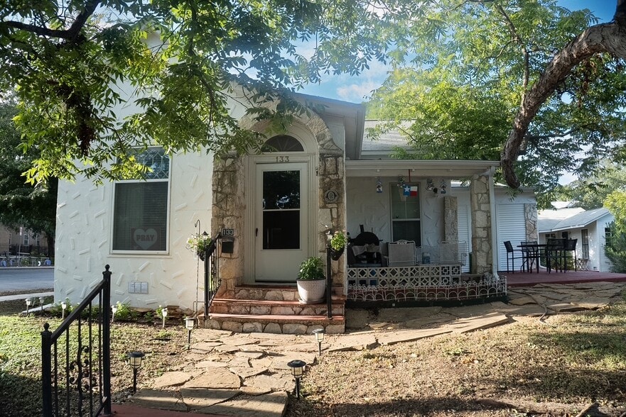 More Photos Of 133 W Huisache Ave, San Antonio Multifamily For Sale