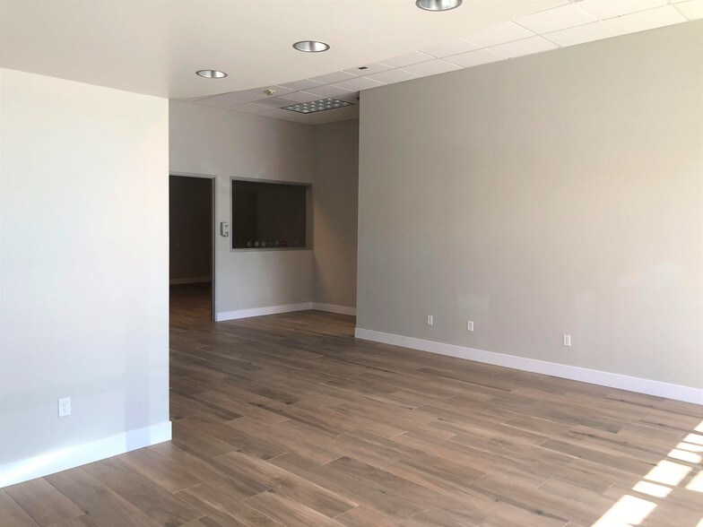 More Photos Of 1959 S Val Vista Dr, Mesa Office For Lease