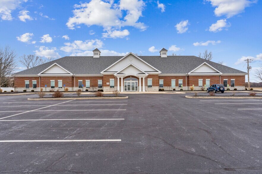 More Photos Of 2498 Bluestone Dr, Findlay Office For Lease