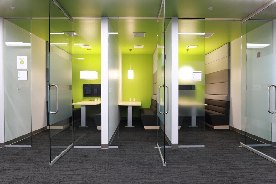 More Photos Of 600 Airborne Pky, Cheektowaga Unknown For Lease