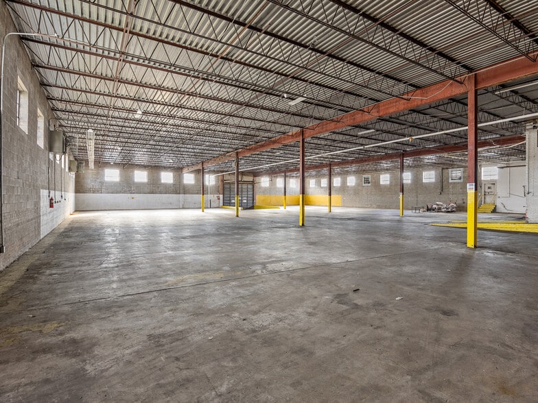 More Photos Of 729 S Church St, Spartanburg Warehouse For Lease