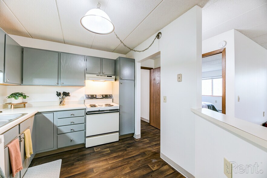 More Photos Of 985 Ivy Ave E, Saint Paul Apartments For Sale